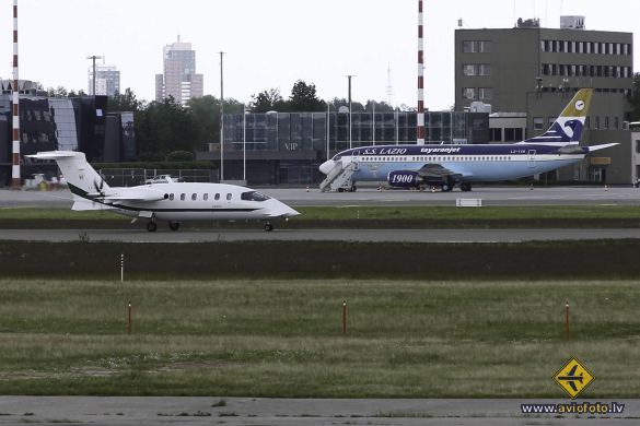 Piaggio P-180E Avanti