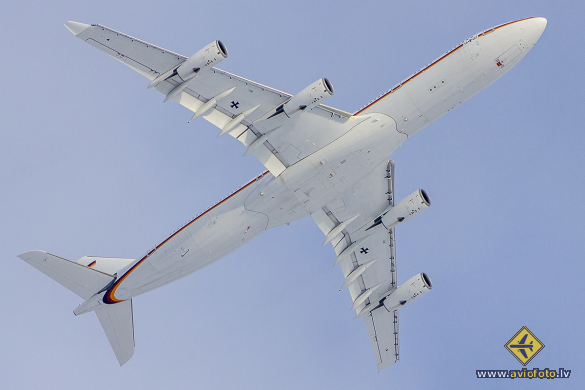 Airbus A340-313X
