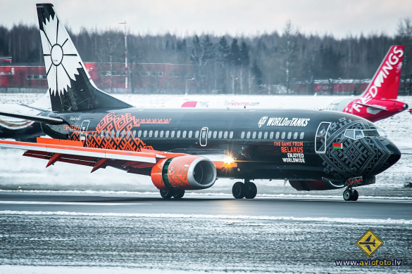 Boeing 737-3Q8