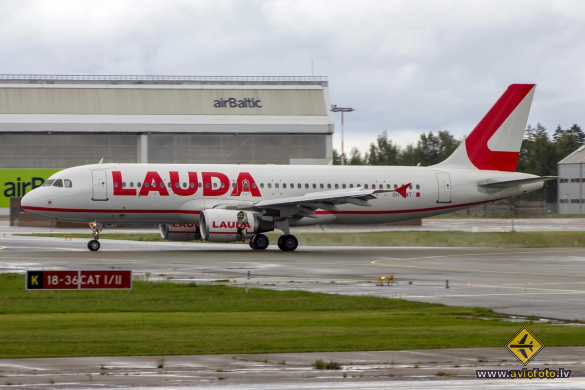 Airbus A320-214