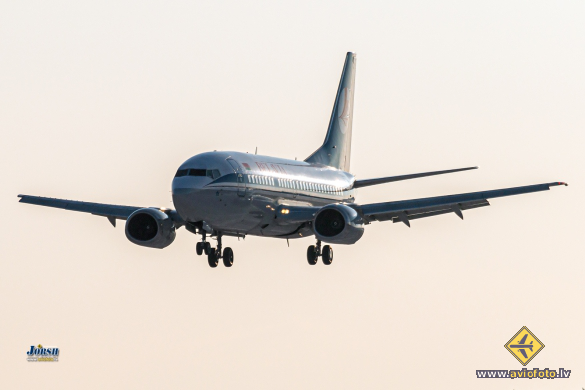Boeing 737-524