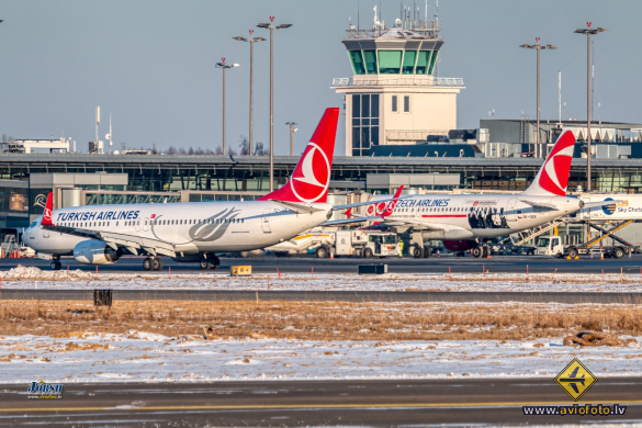 Boeing 737-8F2