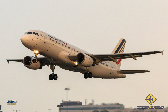 Airbus A320-214