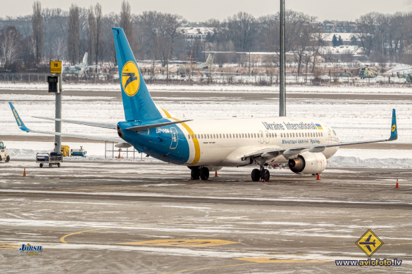Boeing 737-8EH