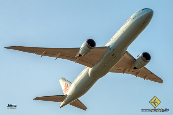 Boeing 787-9 Dreamliner