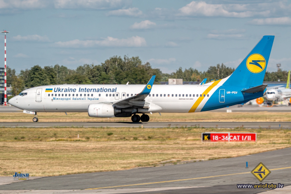 Boeing 737-8AS