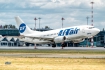 Boeing 737-524