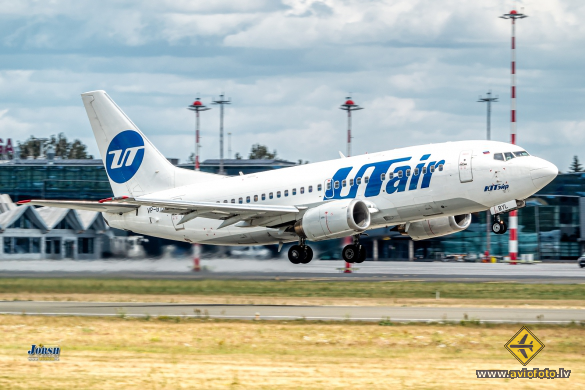 Boeing 737-524