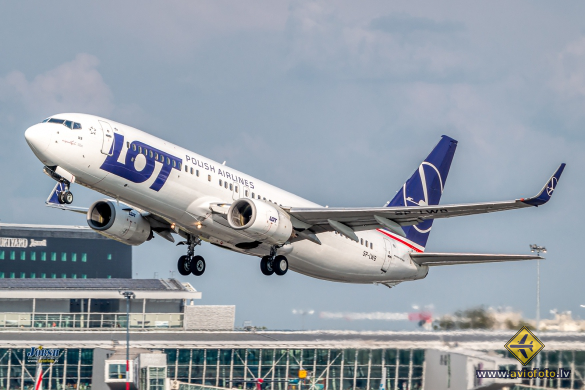 Boeing 737-89P
