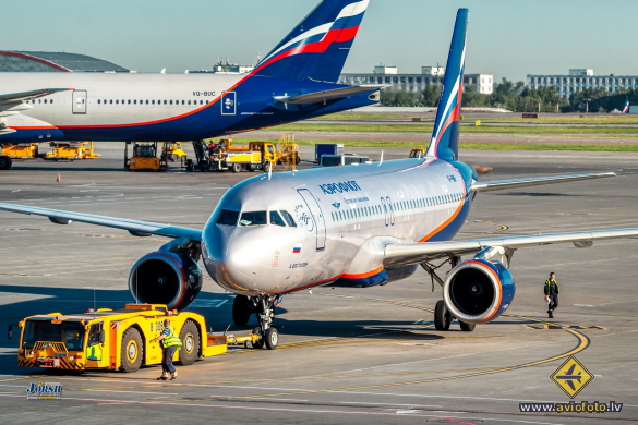 Airbus A320-214