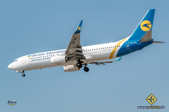 Boeing 737-8KV