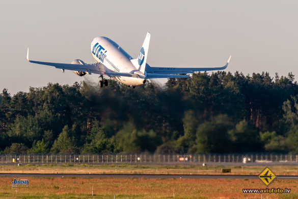 Boeing 737-524