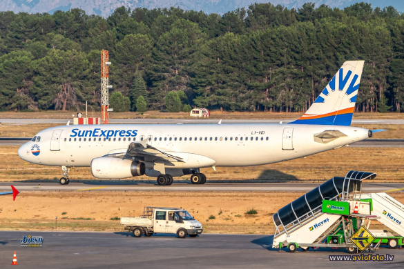 Airbus A320-233