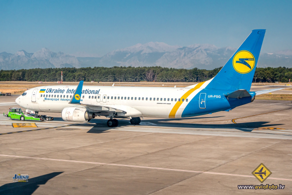 Boeing 737-85R