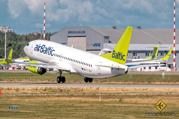 Boeing 737-36Q