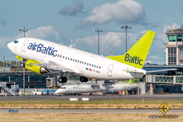Boeing 737-53S