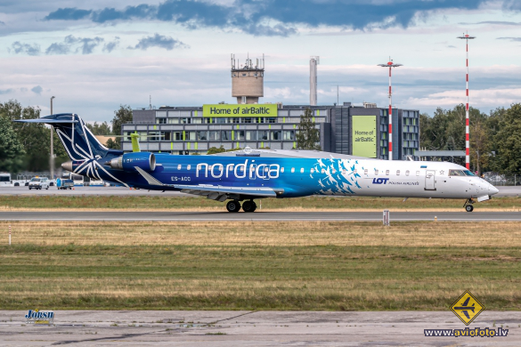 Bombardier CRJ-900ER (CL-600-2D24)