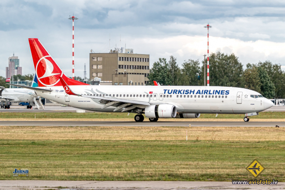 Boeing 737-8F2