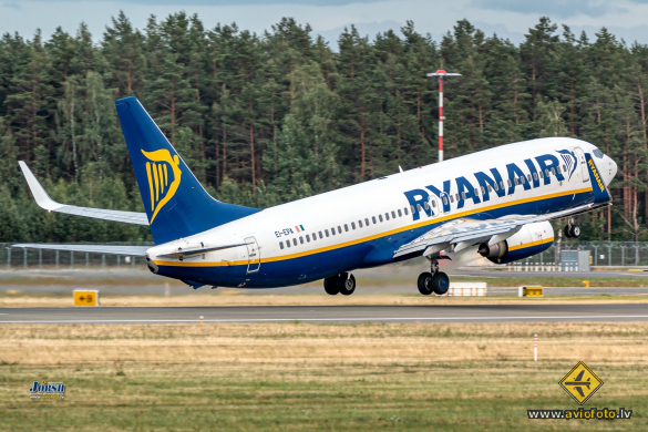 Boeing 737-8AS