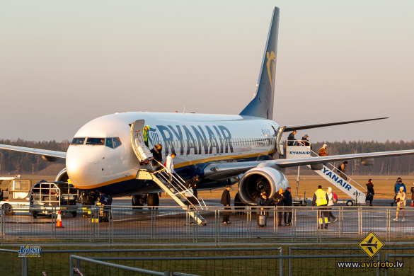 Boeing 737-8AS