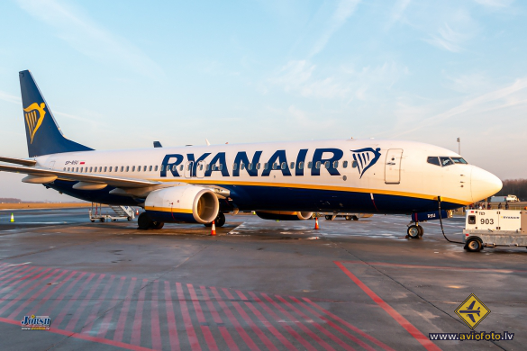 Boeing 737-8AS