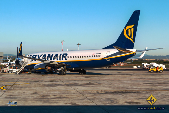 Boeing 737-8AS