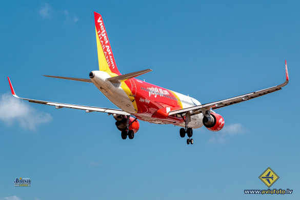 Airbus A320-214