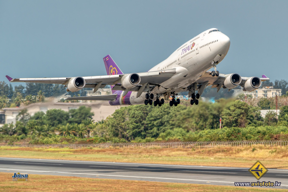 Boeing 747-4D7