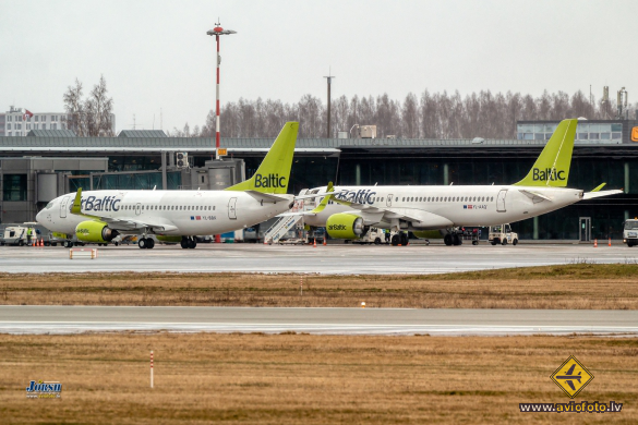 Boeing 737-36Q