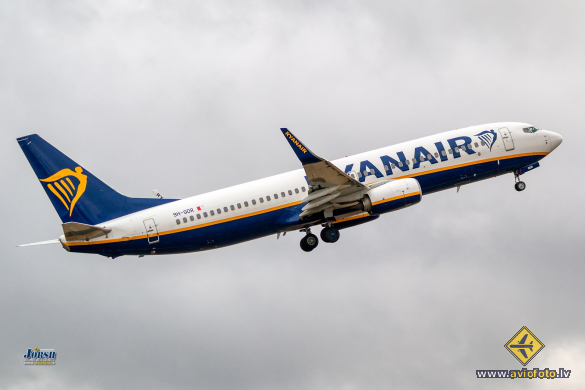 Boeing 737-8AS