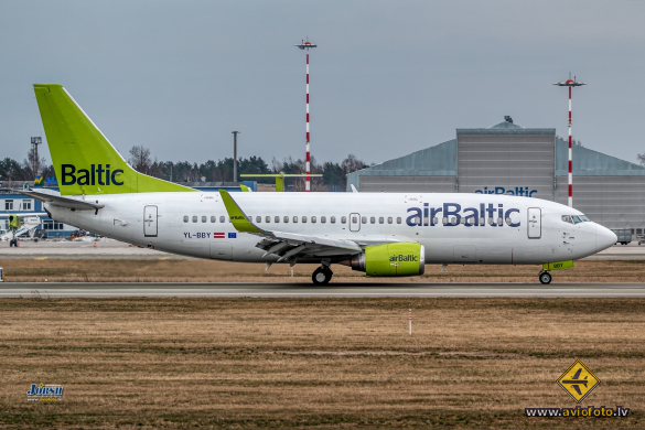 Boeing 737-36Q