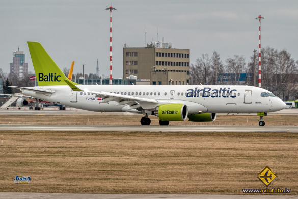 Airbus A220-300