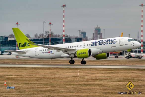 Airbus A220-300