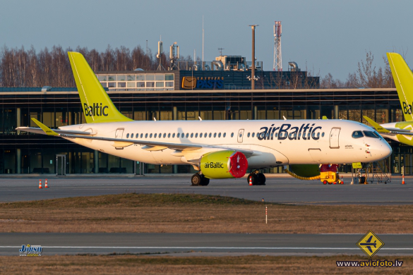 Airbus A220-300