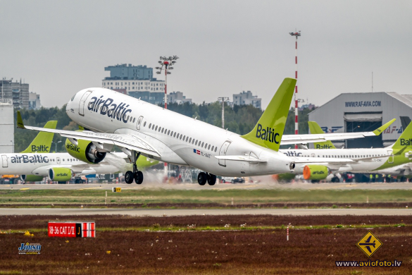 Airbus A220-300