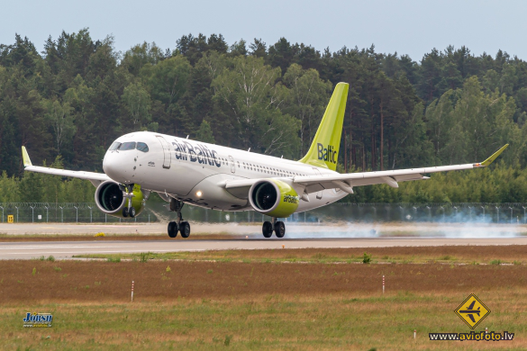 Airbus A220-300