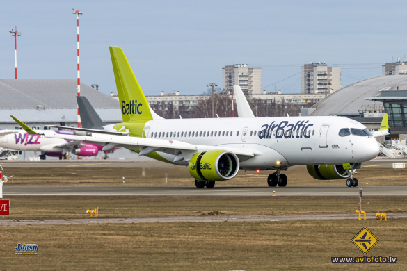 Airbus A220-300