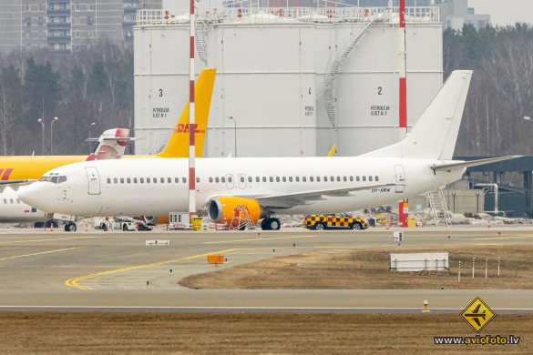 Boeing 737-4Q8