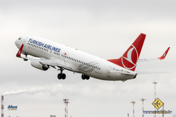 Boeing 737-8F2