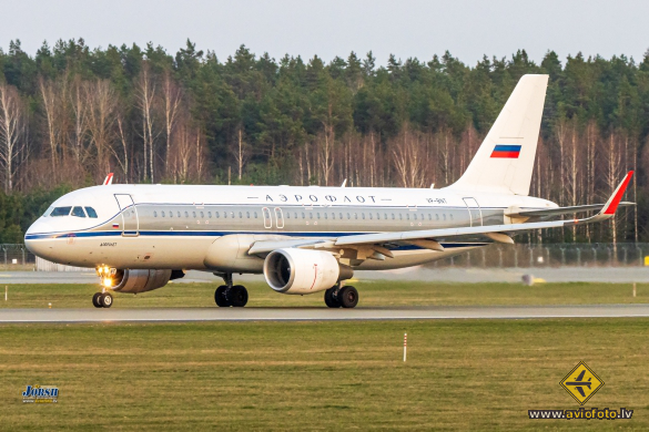Airbus A320-214
