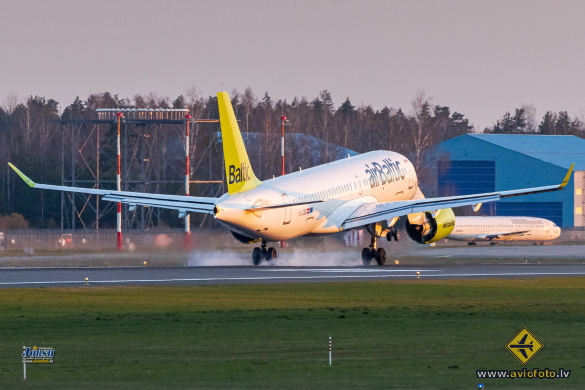 Bombardier CSeries CS300 (BD-500-1A11)