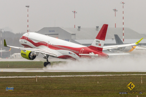 Airbus A220-300