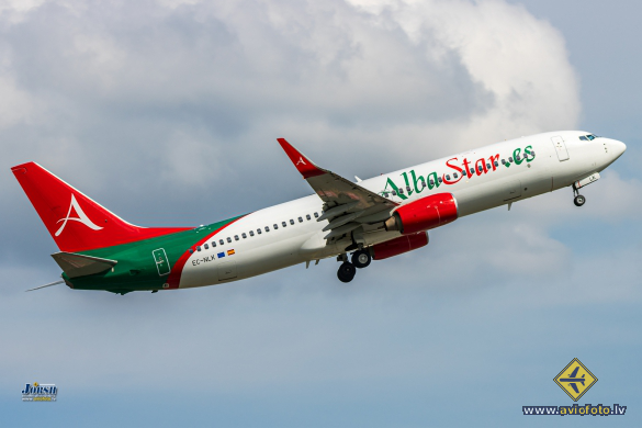 Boeing 737-81M