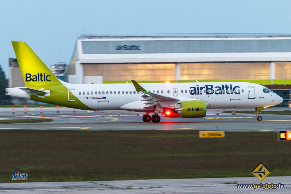 Airbus A220-300