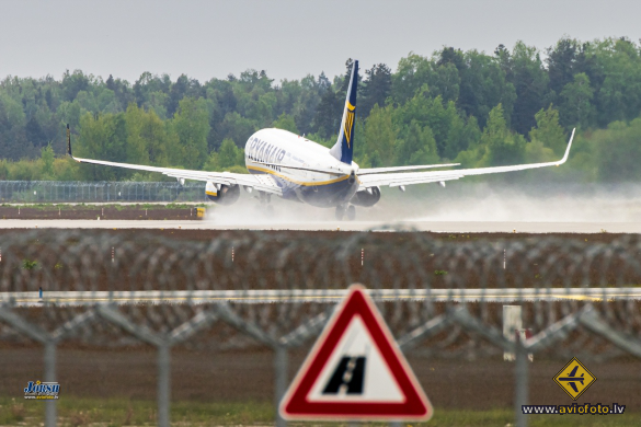 Boeing 737-8AS