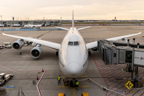 Boeing 747-830