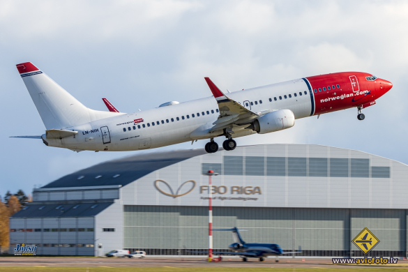 Boeing 737-8JP