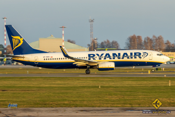 Boeing 737-8AS