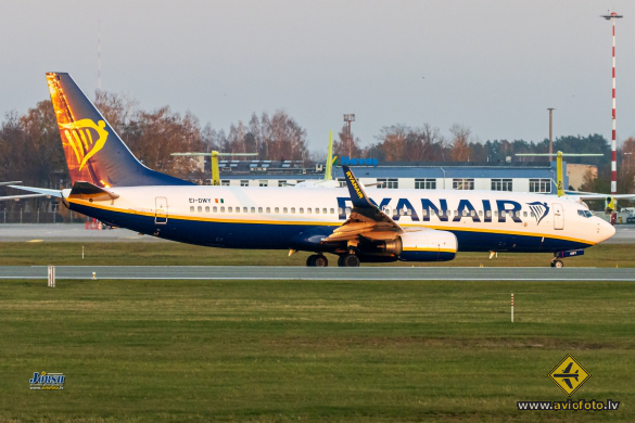 Boeing 737-8AS