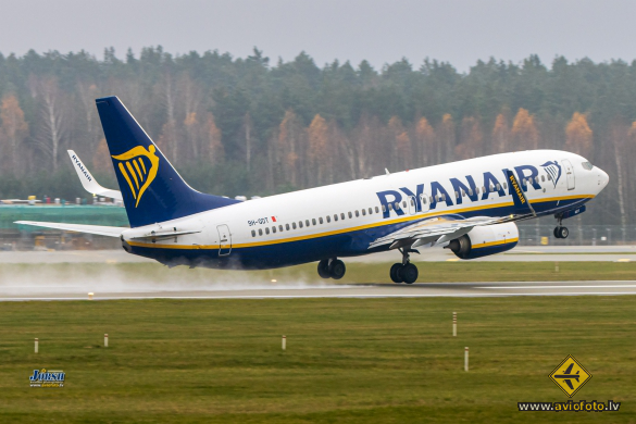 Boeing 737-8AS